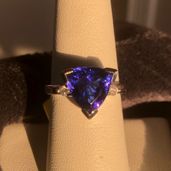 950 platinum 4A tanzanite and diamond ring - Picture 10 of 17